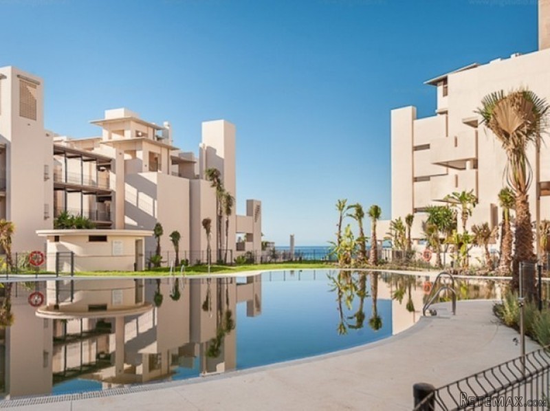 1 Bedroom Middle Floor Apartment