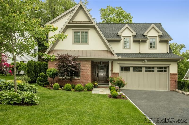 5 bedroom House For Sale: 9 Dell Road..