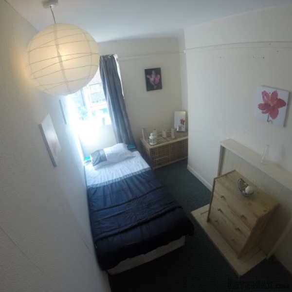 Nice Single Bedroom In South East.. - 2