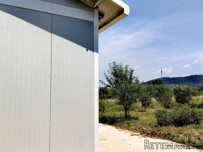 Plac od 19ari ispod Avale sa 2 nedovrsena objekta - 16