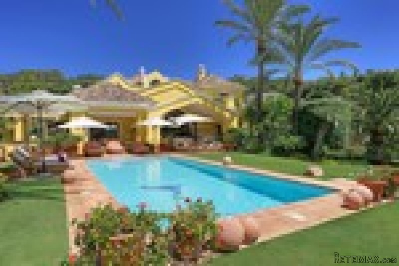 5 Bedrooms - Villa - Malaga - For Sale