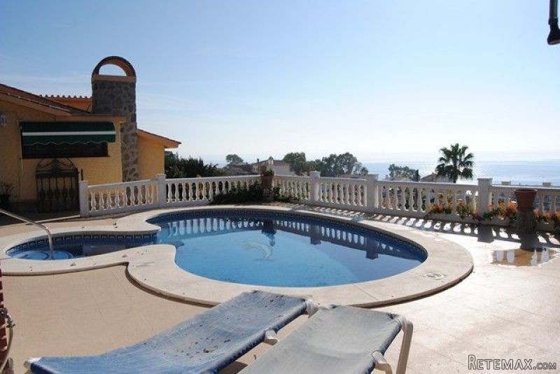 Chalet for Sale in Benajarafe 420.000..
