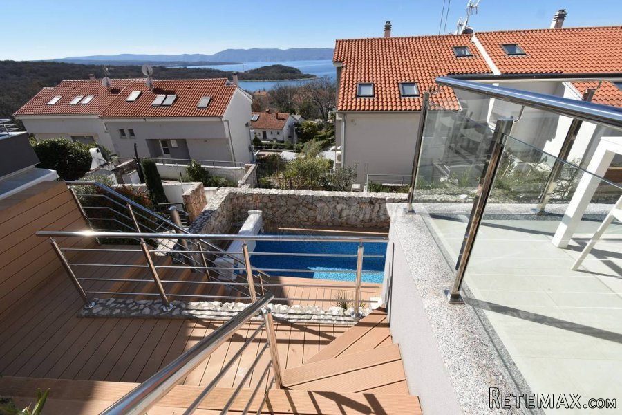 Apartman s vlastitim bazenom! Njivice!