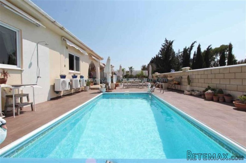 House Bungalow - For Sale - 2 Bedrooms - 2