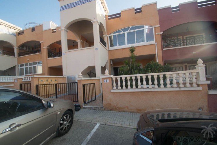 This cozy ground floor apartment is located in a nice.. - 2