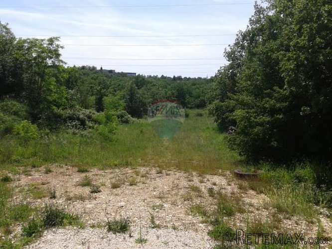 Buje, građevinsko zemljište poslovne namjene