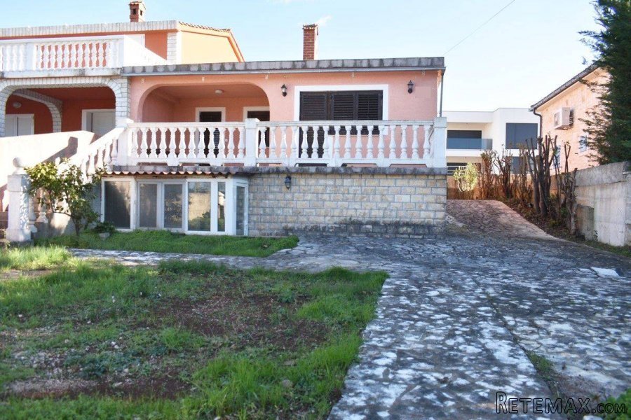 Veliki potencijal! Kuća u okolici Malinske!