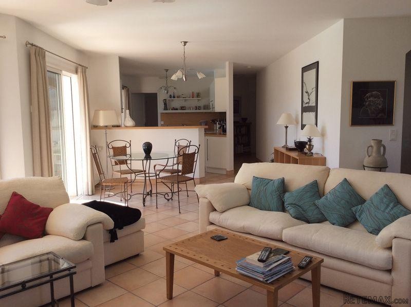 3 Bedroom Detached House For Sale - 2