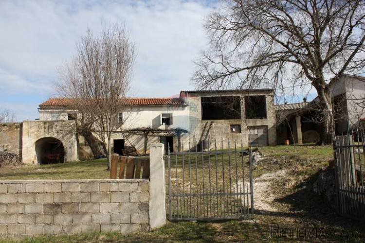 Kuća za adaptaciju u okolici Pazina - 3