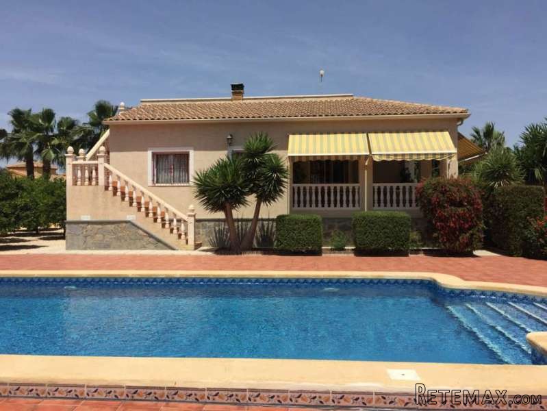 Beautifully Presented 3 Bedroom Villa..