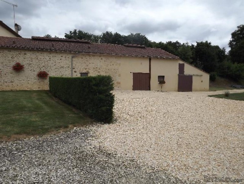 Riverside Property With Separate Garage.. - 2