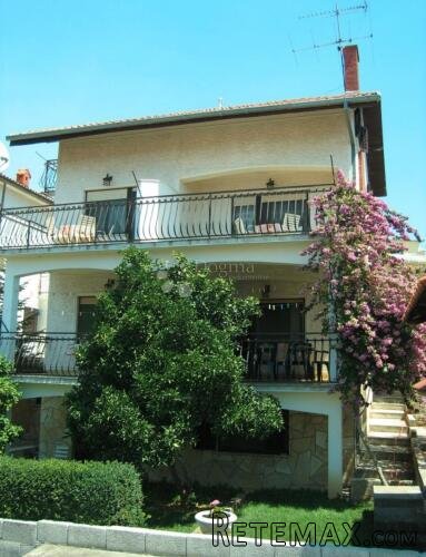 OKRUG GORNJI, KUĆA 400 m², 150 m OD MORA, PRILIKA - 2