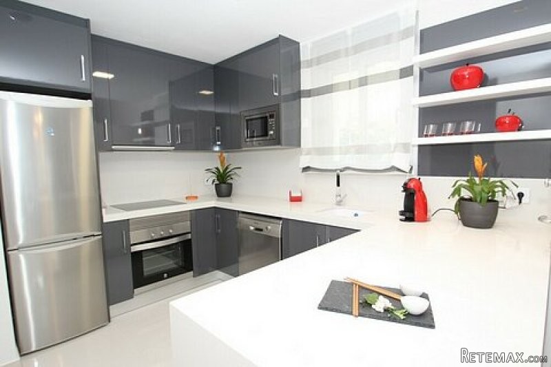 * READY TO MOVE INTO- GROUND FLOOR.. - 2
