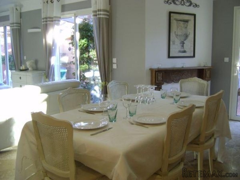 Superb Villa With Garden And Pool - 2