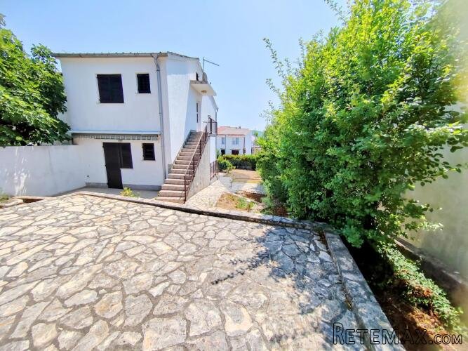 OTOK KRK-okolica grada Krka dvojna kuća sa dva apartmana - 3
