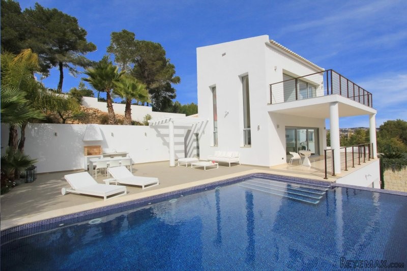 Stunning brand new 3 bedroom villa in..