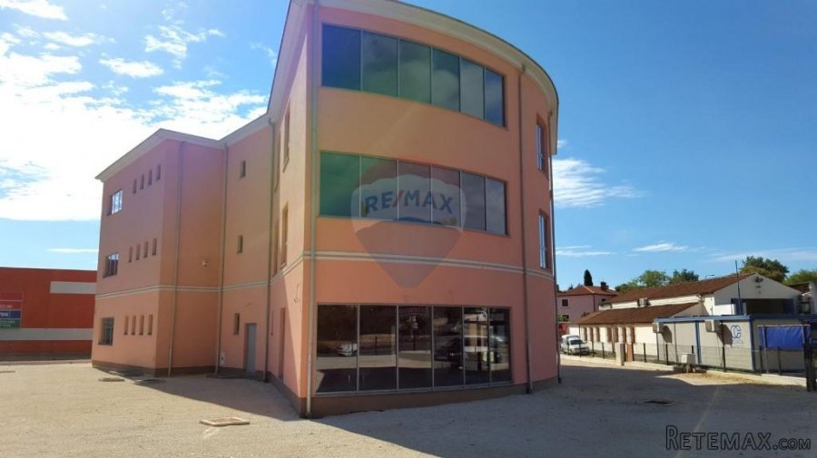 Poslovna zgrada na odličnoj poziciji - 5