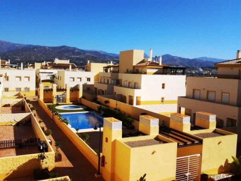 3 bedroom, 2 bathroom Apartment, (build..