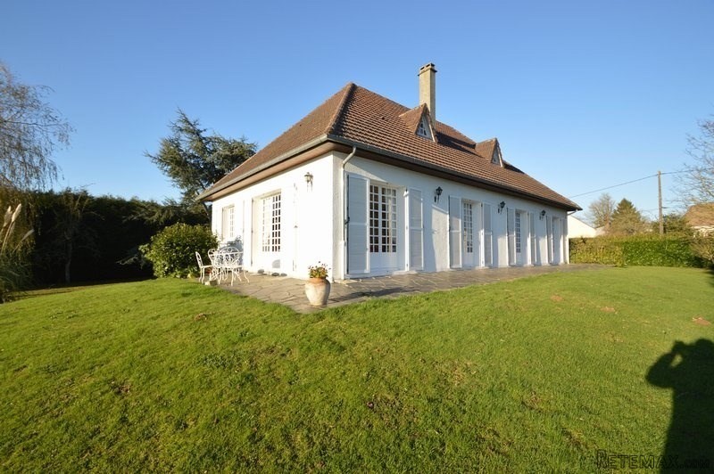 House Set in One Acre Landscaped Gardens