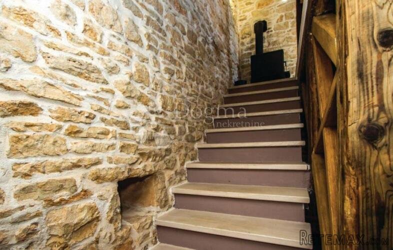 PRILIKA! RENOVIRANA TRADICIONALNA ISTARSKA KAMENA KUĆA S BAZ - 8