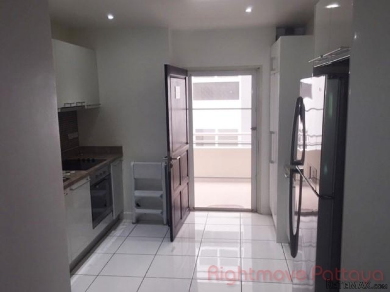 1 Bedroom Condo for sale in Pratumnak -.. - 2