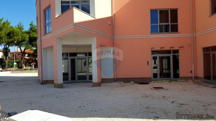 Poslovna zgrada na odličnoj poziciji - 9
