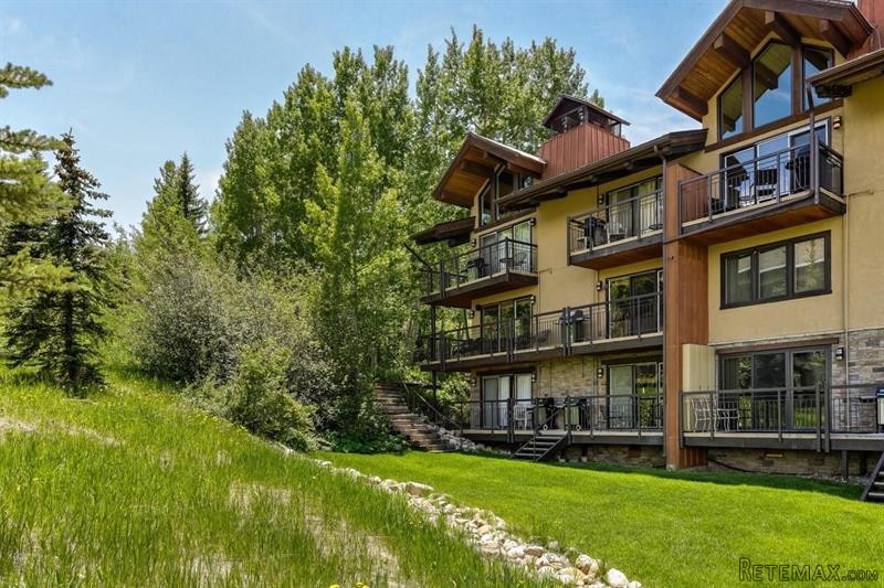2 bedroom Flat For Sale: Wood Road..