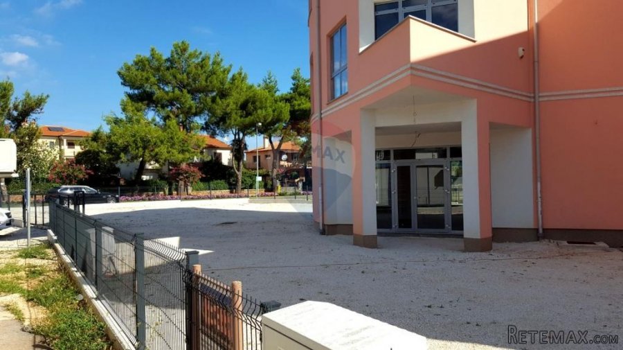 Poslovna zgrada na odličnoj poziciji - 10