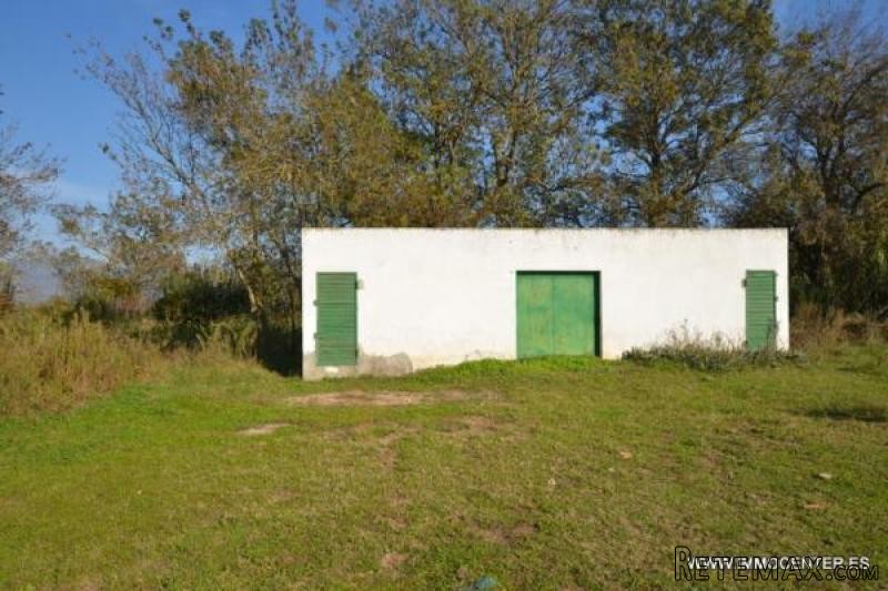 ROSES SANTA MARGARIDA: Rustic land in..