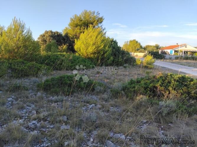 STRATEŠKA INVESTICIJA: Veliko zemljište 2632 m² unutar građe - 2