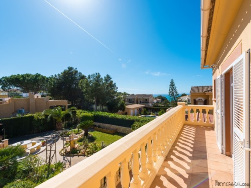 Well Maintained Semi-Detached House