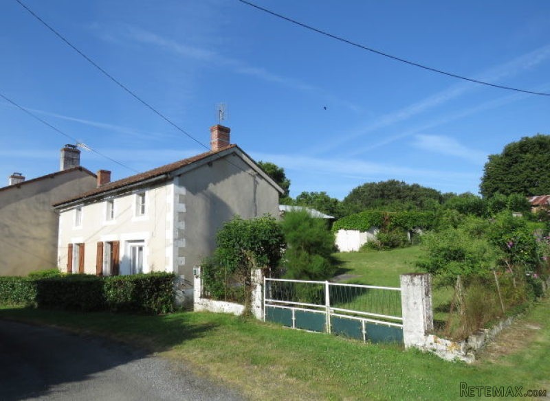 Country house with attic to convert and..