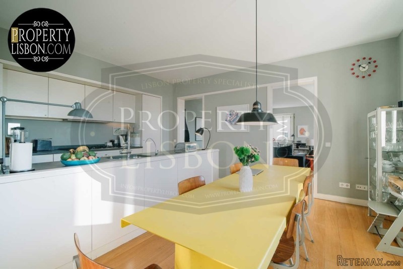 T4+1 Duplex Lisbon Apartment for sale..