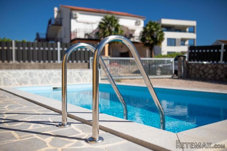 OTOK KRK,NJIVICE kuća sa pet apartmana i bazenom - 4
