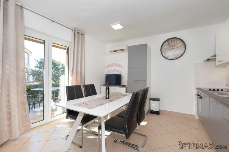 OTOK KRK,NJIVICE kuća sa pet apartmana i bazenom - 5