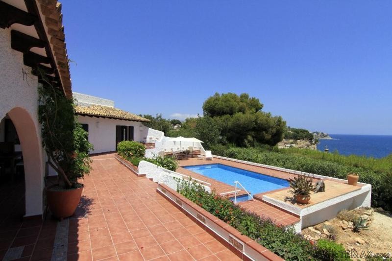 4 Bedrooms - Villa - Alicante - For Sale