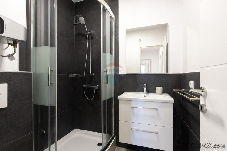 OTOK KRK,NJIVICE kuća sa pet apartmana i bazenom - 6