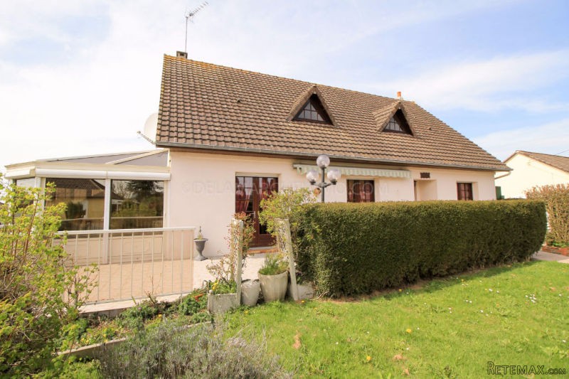 Villa Near Shops And Schools