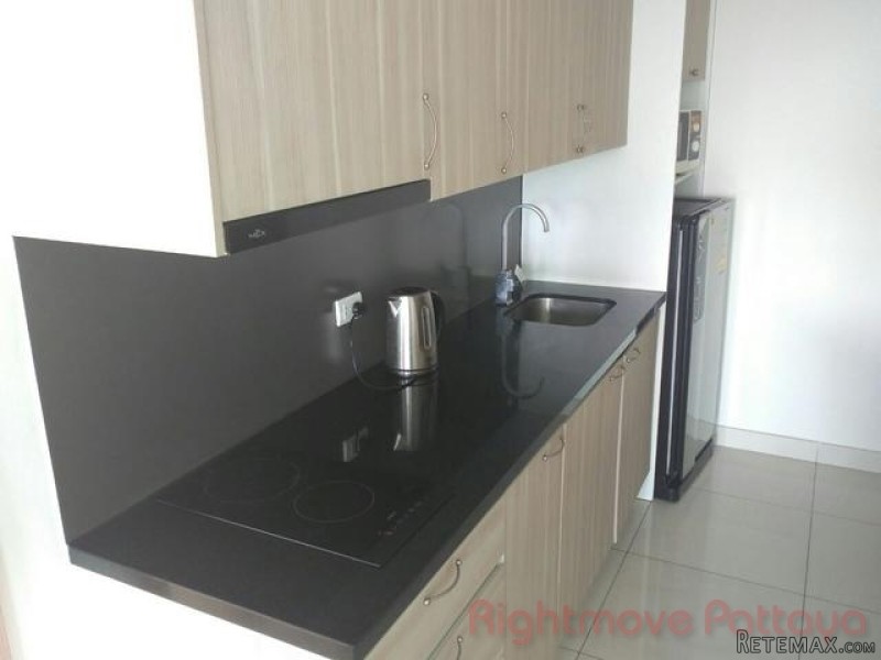 1 Bedroom Condo for sale in Pratumnak -.. - 2