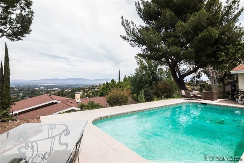 3526 Alginet Drive | Encino, California..