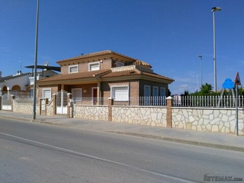 * 4 Bed Semi Detached Villa