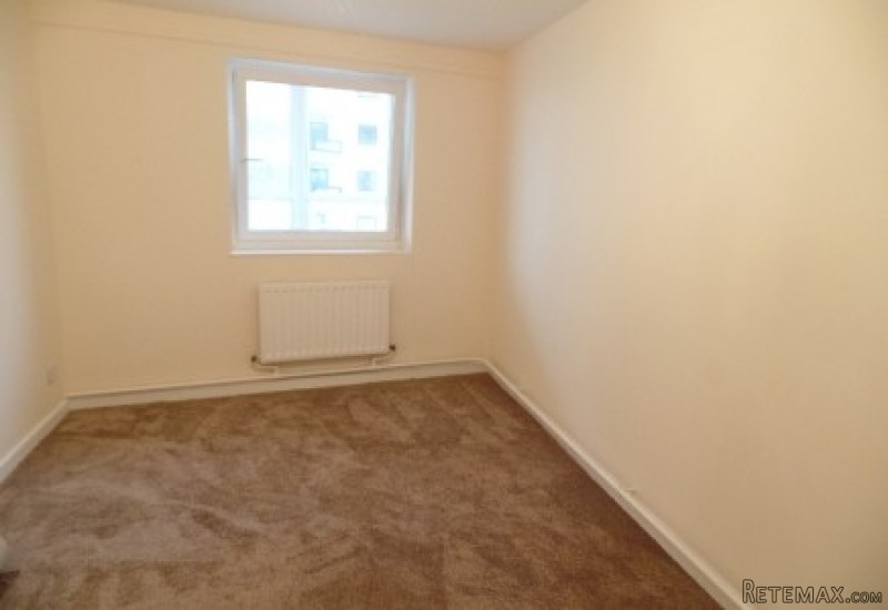 303 Queens Court, Ramsey - 2