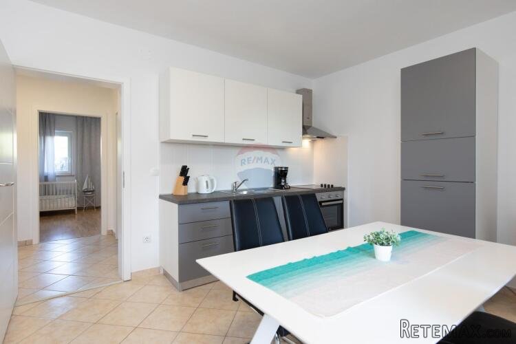 OTOK KRK,NJIVICE kuća sa pet apartmana i bazenom - 9