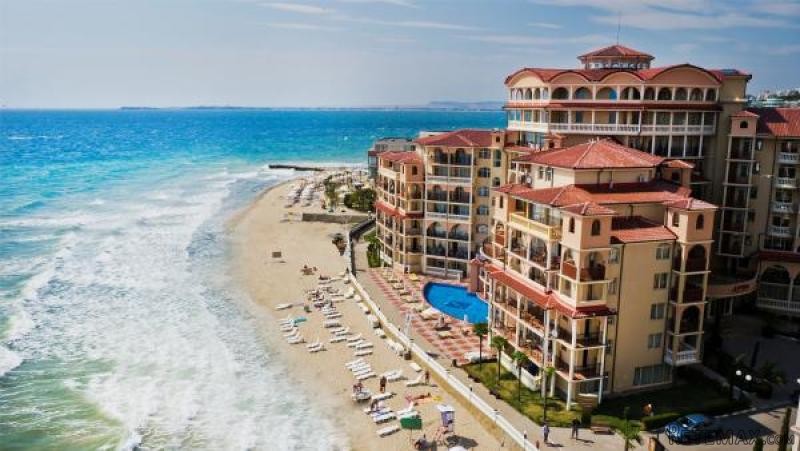 1 BED beach front apartment with..