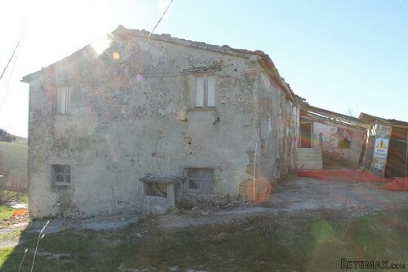Huge Property To Restore In A Panoramic..