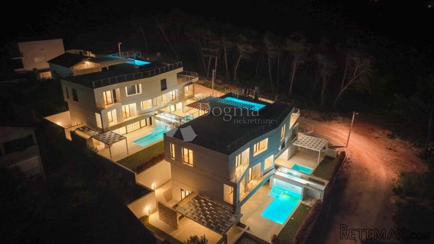ZADAR Luksuzni duplex s bazenom, 4SS, 100 m od mora!