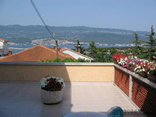 Kuća s 3 apartmana i prekrasnim pogledom! Šilo!