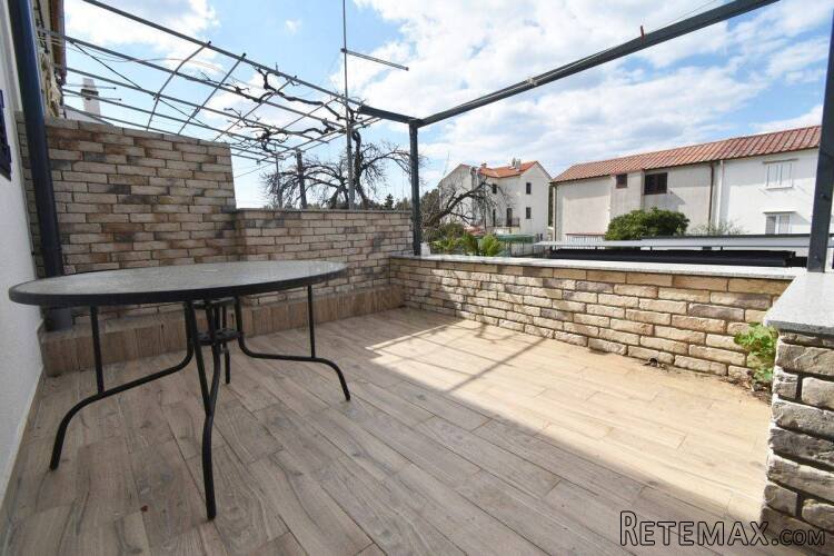 Prekrasna, renovirana kuća s okućnicom na 150m od mora! P.. - 2