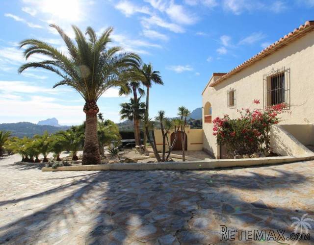 This very well maintained country estate is situated in a.. - 3