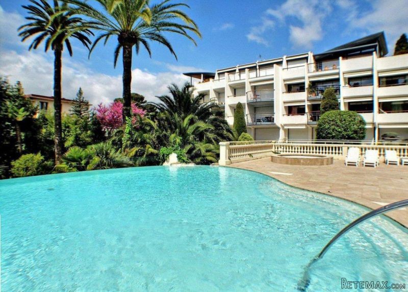 Two Bedroom Cannes Apartment With Pool
